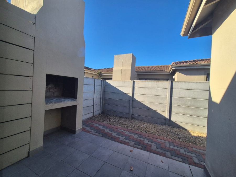 To Let 3 Bedroom Property for Rent in Stellendale Western Cape